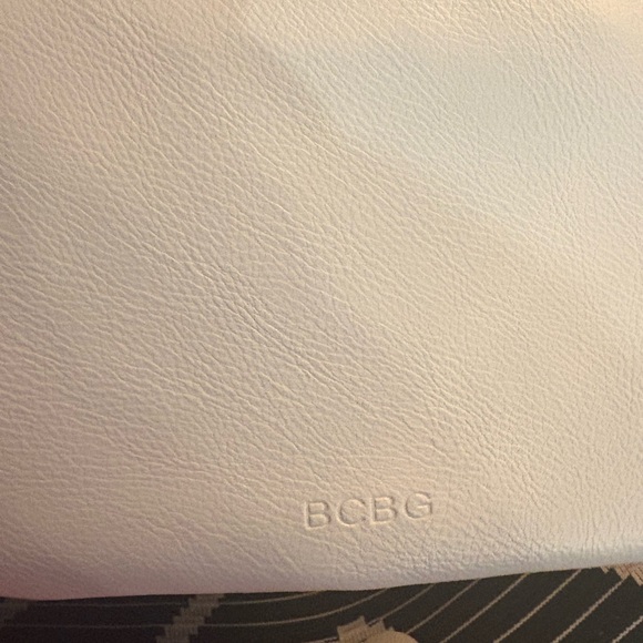 BCBG Chevron Stripe Woven Tote NWOT - Picture 6 of 8